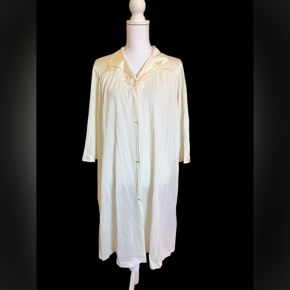 Vintage Vanity Fair Lightweight Robe